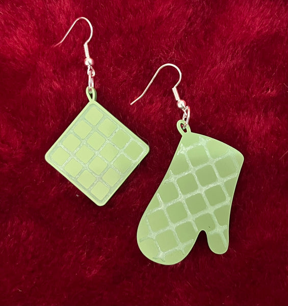 Oven mitt earrings