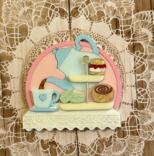 High Tea-son brooch