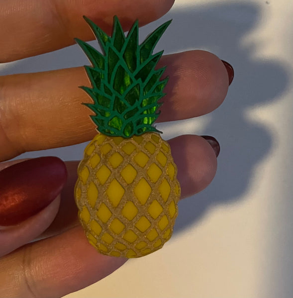 Pineapple mini brooch