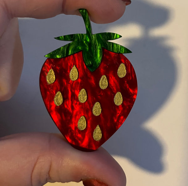 Strawberry mini brooch